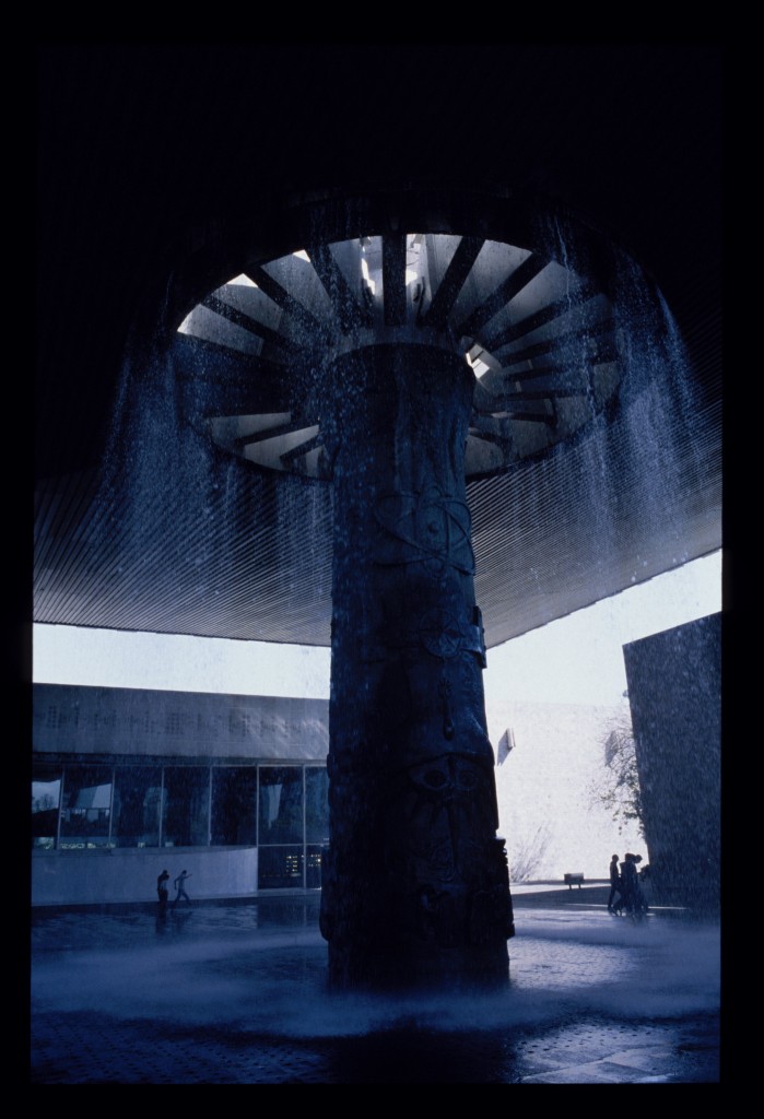 umbrella fountain in the anthrolopogy museum mexico city