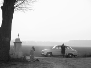 ida-2013-003-praying-by-roadside